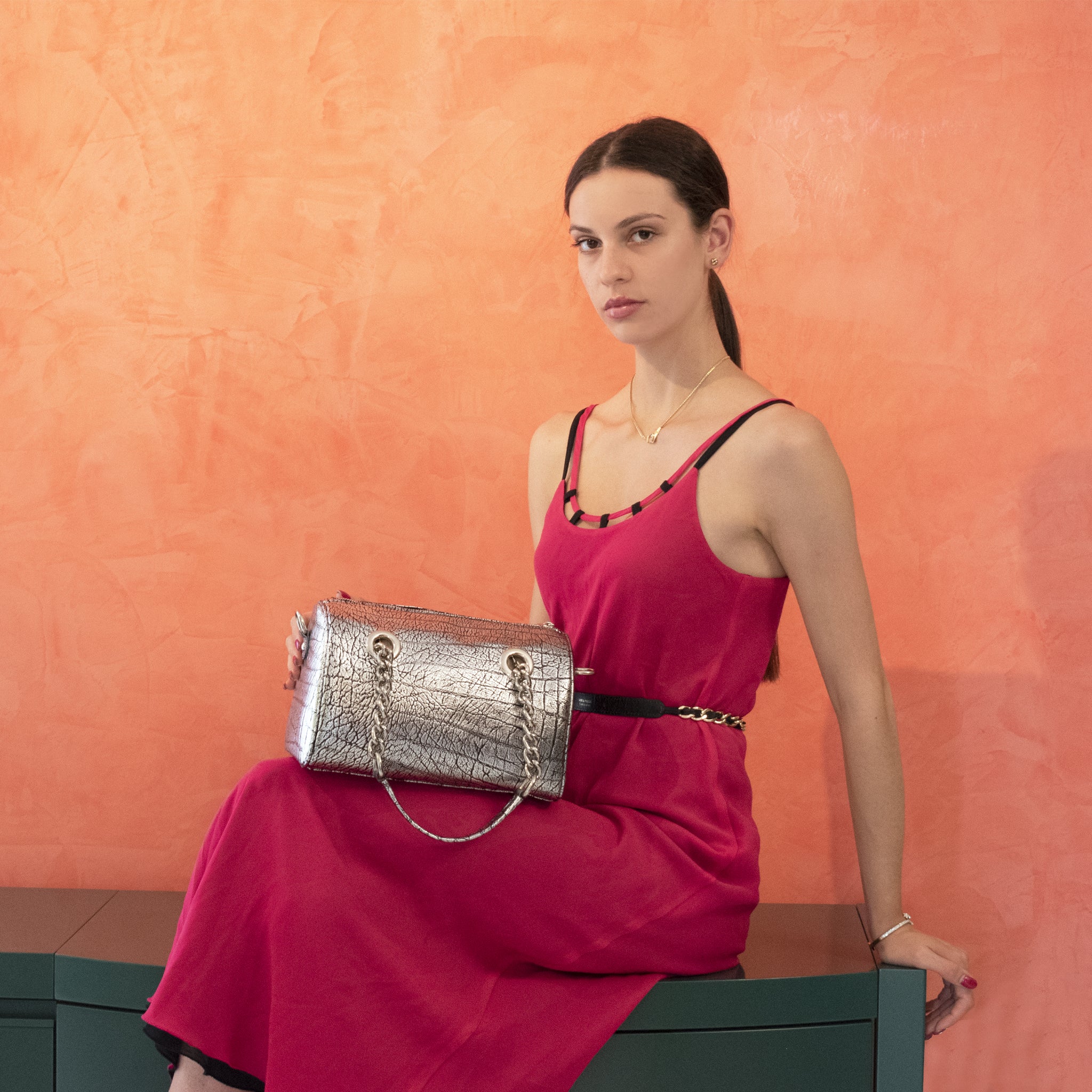 Borsa laminata in pelle - grigio - Image 2